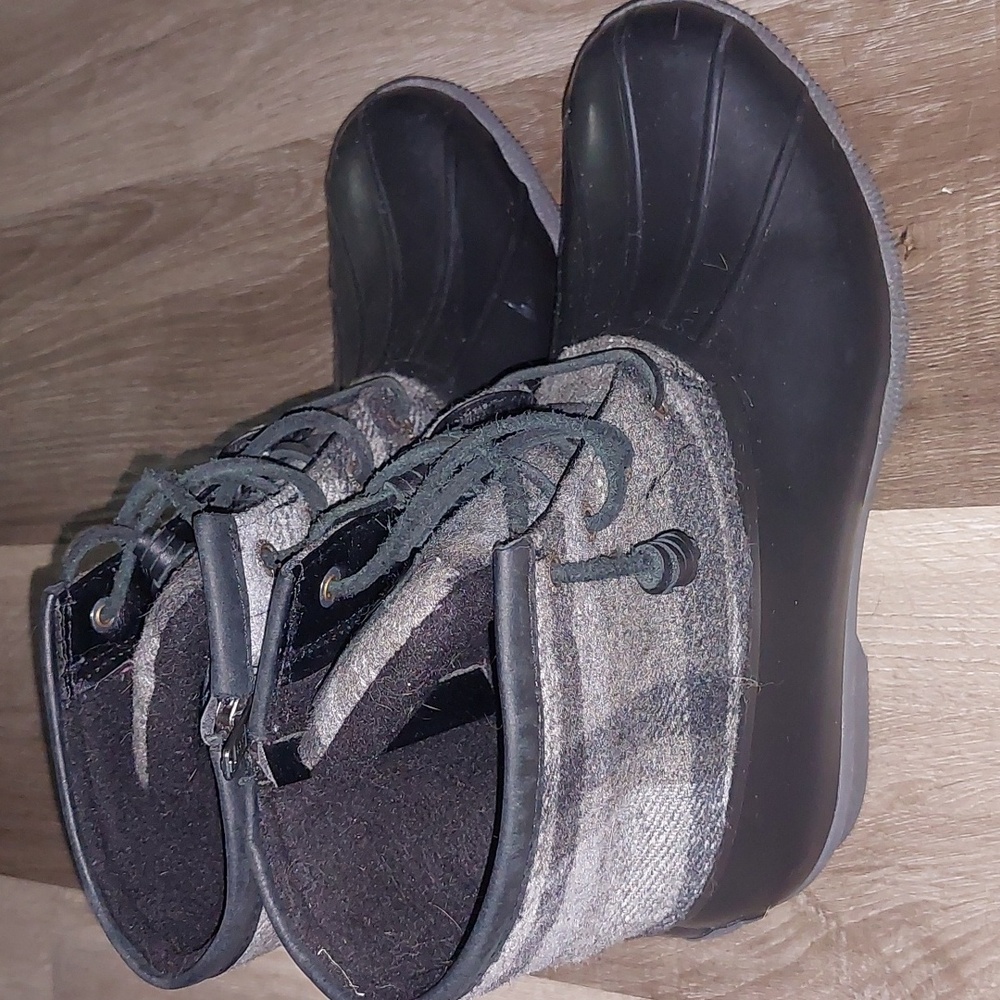 Size 7.5 Sperry winter boot